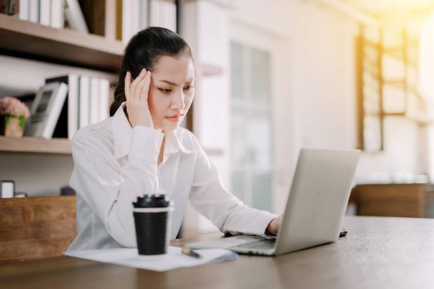 Online Dating Safety and How to Recognize Red Flags